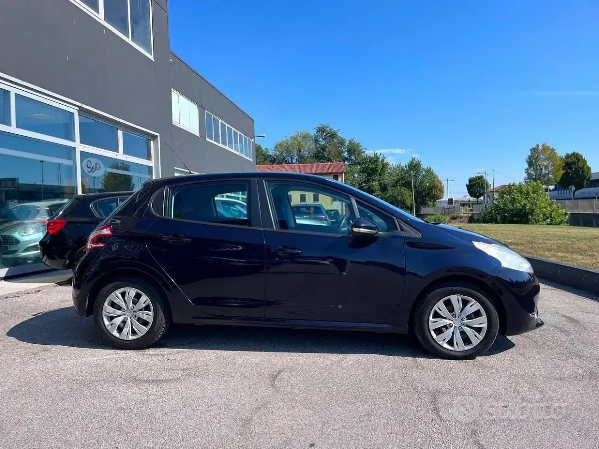 Usata Peugeot 208 82 CV (60 kW) 2013 Viola Utilitaria
