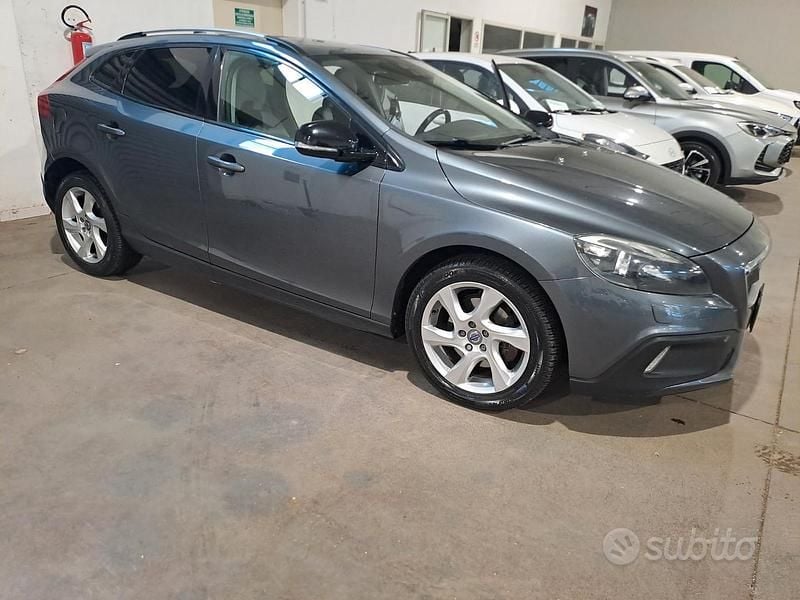 Grigio Usata 2013 Volvo V40 CC Summum Station wagon | 8500 € (Buon prezzo) - Immagine 1/4