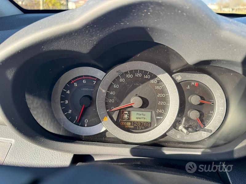 Usata Toyota RAV4 150 CV (110 kW) 2011 Nero SUV