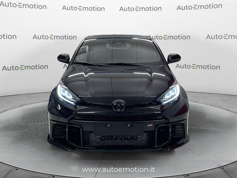 Usado Toyota Yaris 280 CV (205 kW) 2024 Negro Utilitario