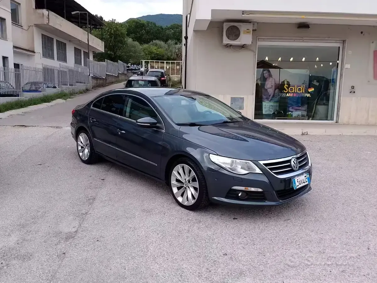 Usata VW Passat 140 CV (102 kW) 2011 Grigio Berlina