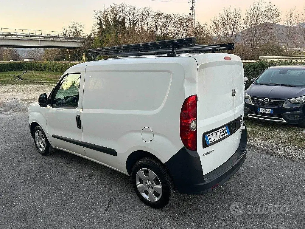 Usata Opel Combo 105 CV (77 kW) 2015 Bianco Monovolume