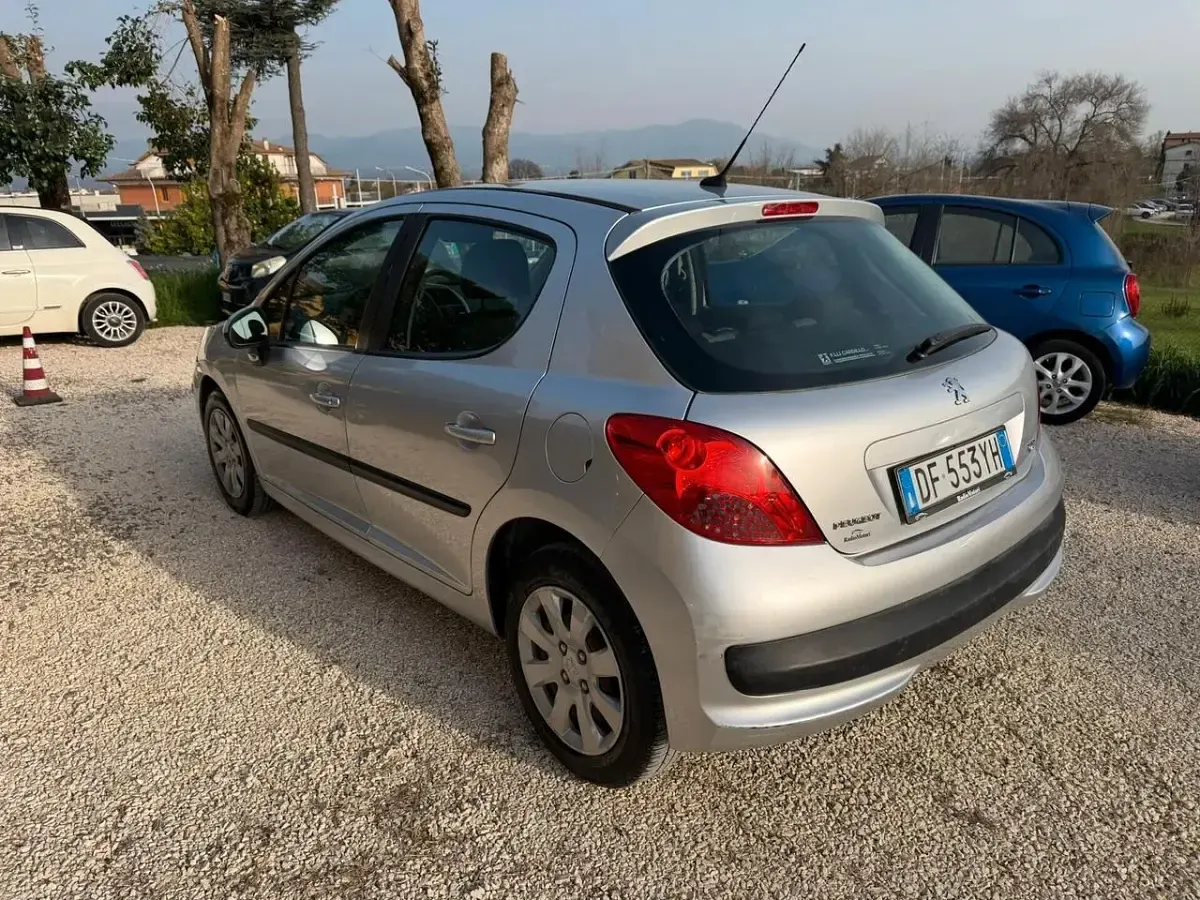 Usata Peugeot 207 73 CV (53 kW) 2007 Argento Berlina