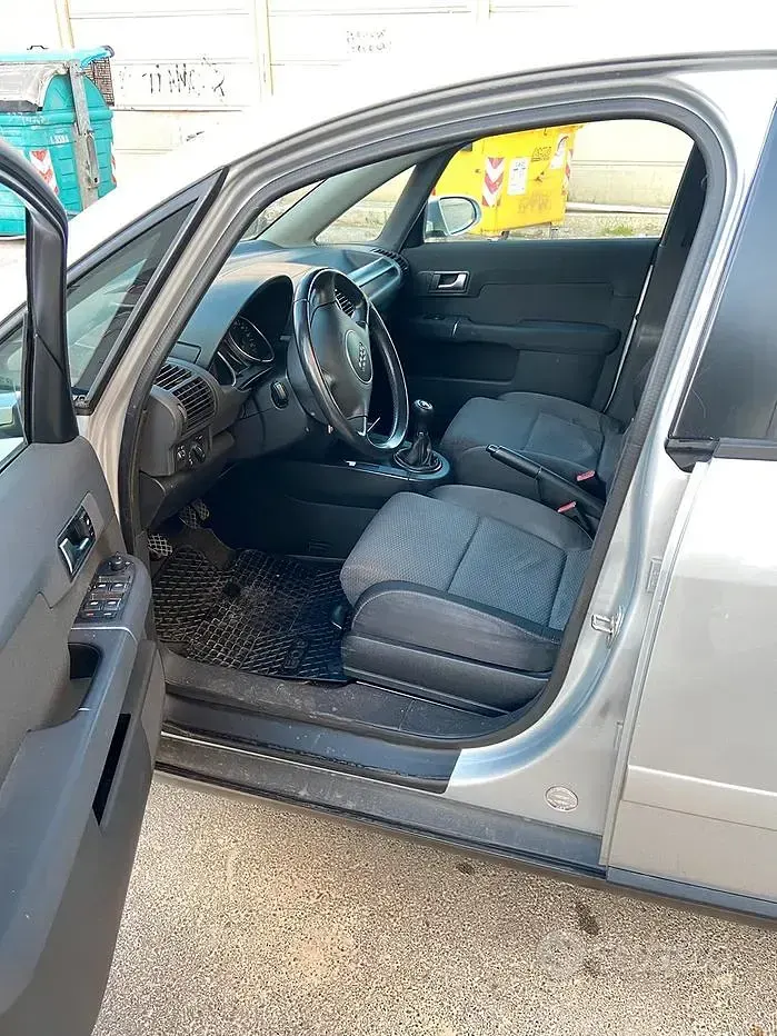 Usata Audi A2 75 CV (55 kW) 2002 Grigio Utilitaria