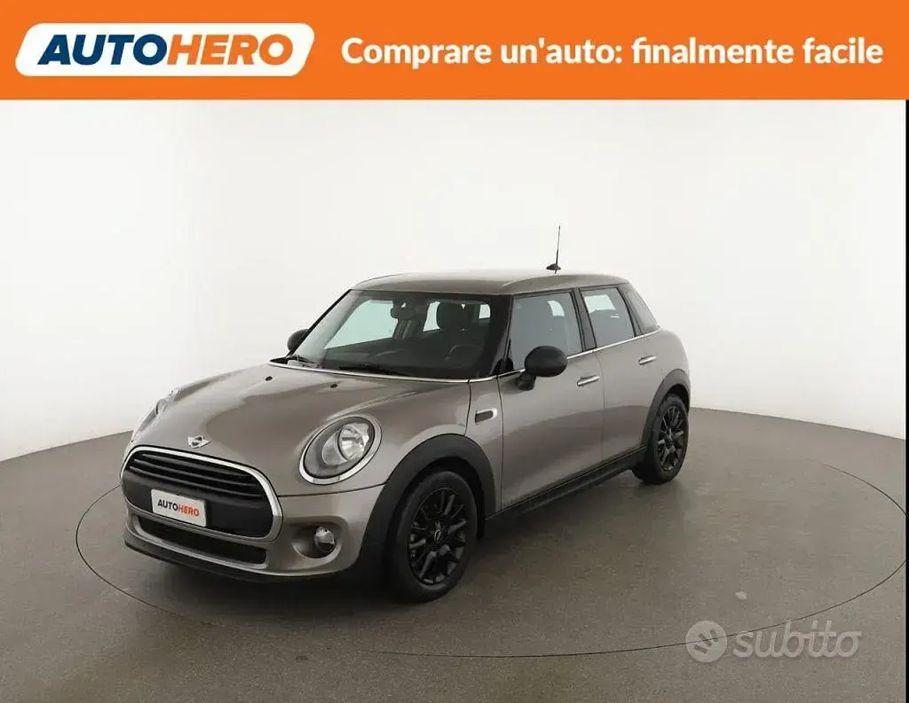 Usata Mini ONE 75 CV (55 kW) 2016 Grigio Utilitaria
