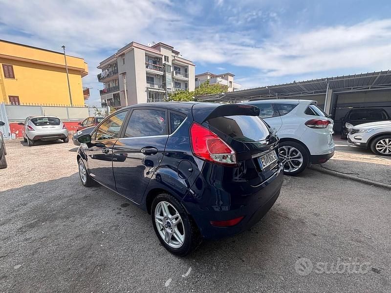 Usata Ford Fiesta Titanium 75 CV (55 kW) 2015 Blu Berlina