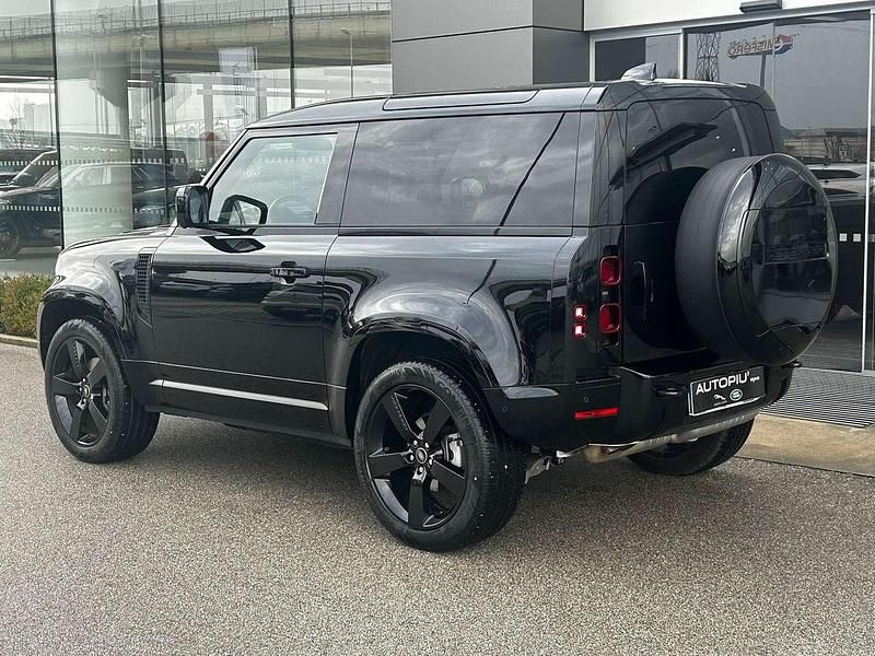 Usata Land Rover Defender HSE Dynamic 249 CV (183 kW) 2025 Santorini black SUV