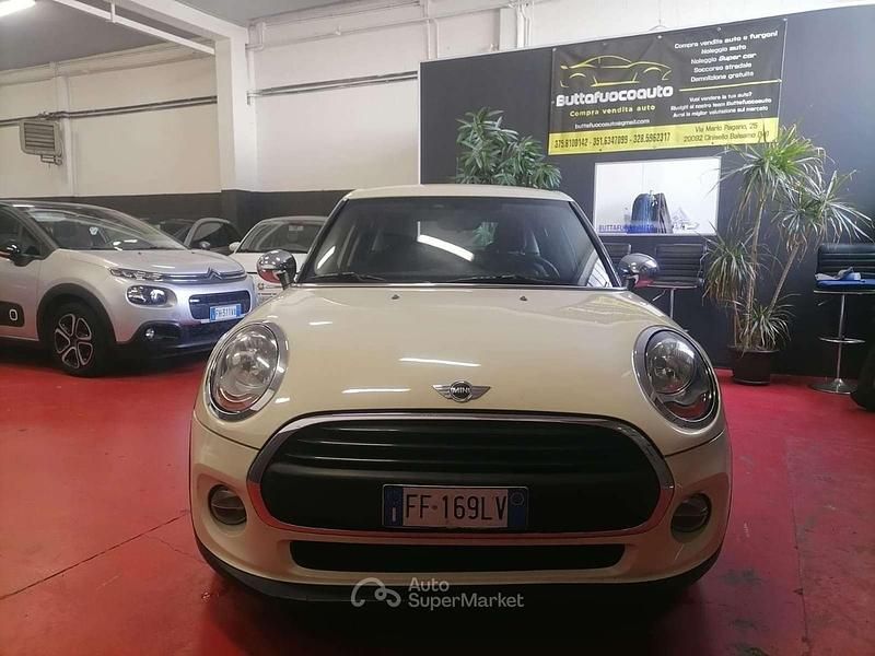 Usata Mini ONE 75 CV (55 kW) 2016 Beige Utilitaria