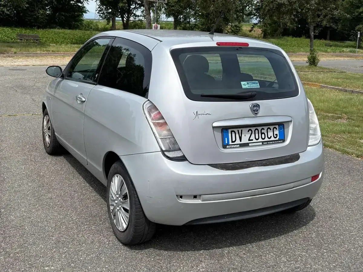 Usata Lancia Ypsilon 77 CV (56 kW) 2009 Argento Utilitaria