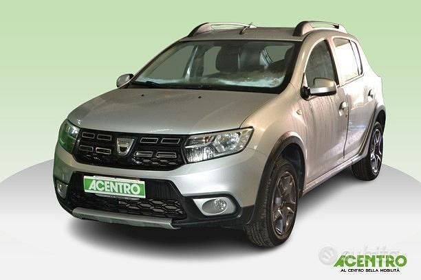 Usata Dacia Sandero Stepway 90 CV (66 kW) 2017 Grigio Monovolume