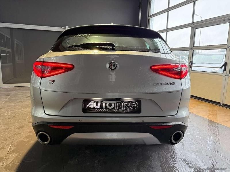 Usata Alfa Romeo Stelvio 209 CV (153 kW) 2018 Grigio SUV