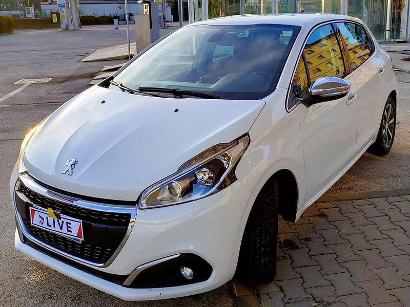 Usata Peugeot 208 Allure 75 CV (55 kW) 2017 Bianco Utilitaria
