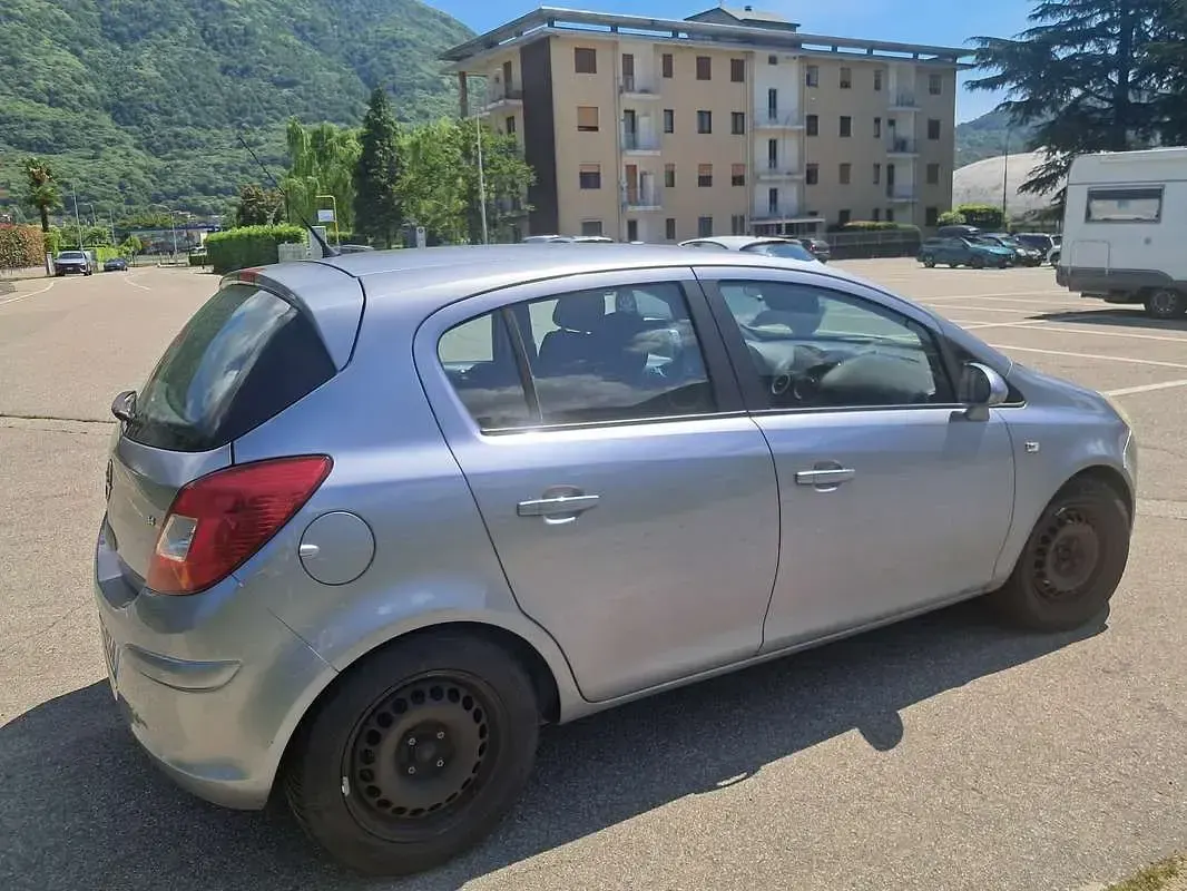 Usata Opel Corsa Cosmo 90 CV (66 kW) 2009 Grigio Utilitaria