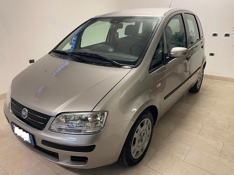 Usata Fiat Idea Dynamic 95 CV (69 kW) 2005 Grigio Monovolume