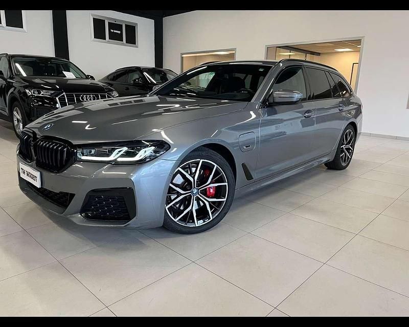 Grigio Usata 2023 BMW 530e M Sport Station wagon | 43.499 € (Buon prezzo) - Immagine 1/4