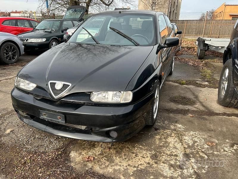 Usata Alfa Romeo 145 200 CV (147 kW) 1997 Nero Utilitaria