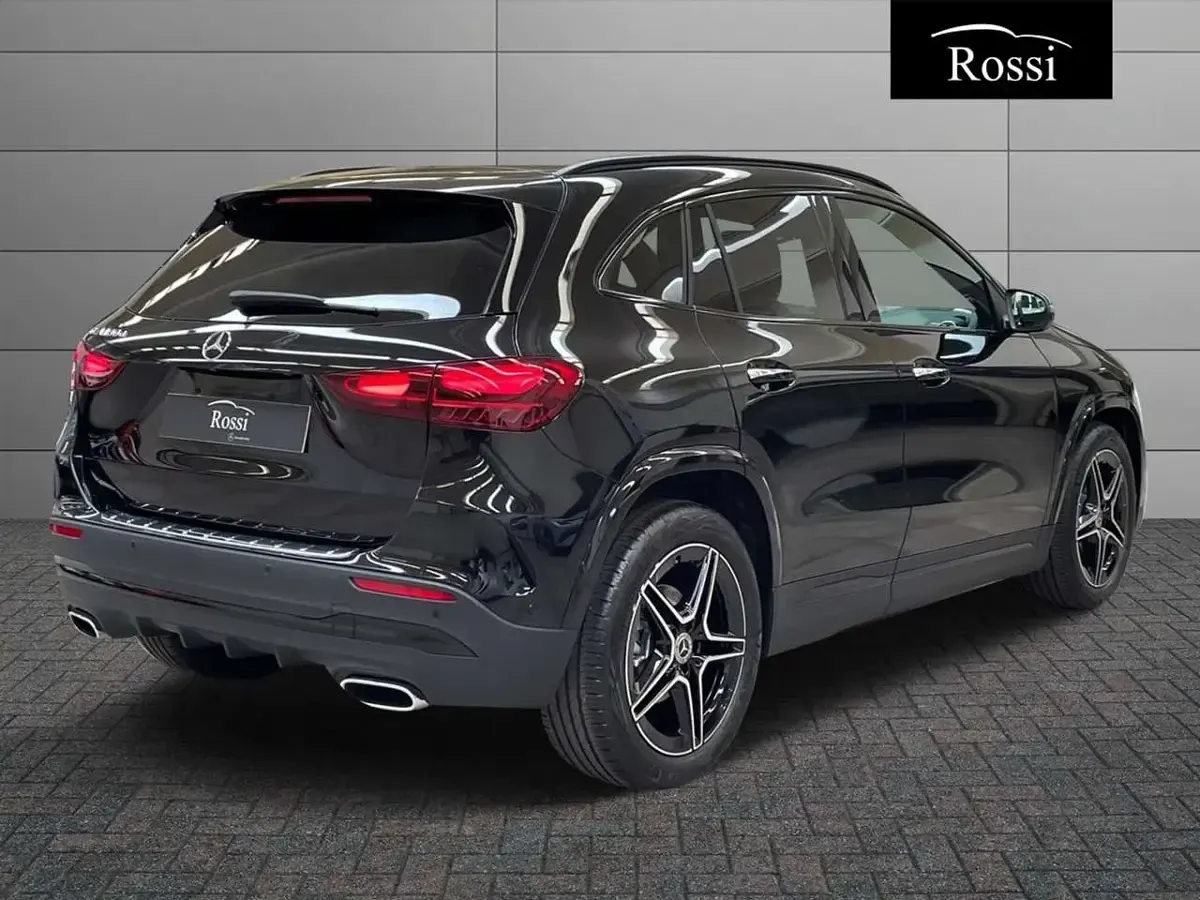 Nuova Mercedes GLA180 116 CV (85 kW) 2026 Nero cosmo SUV