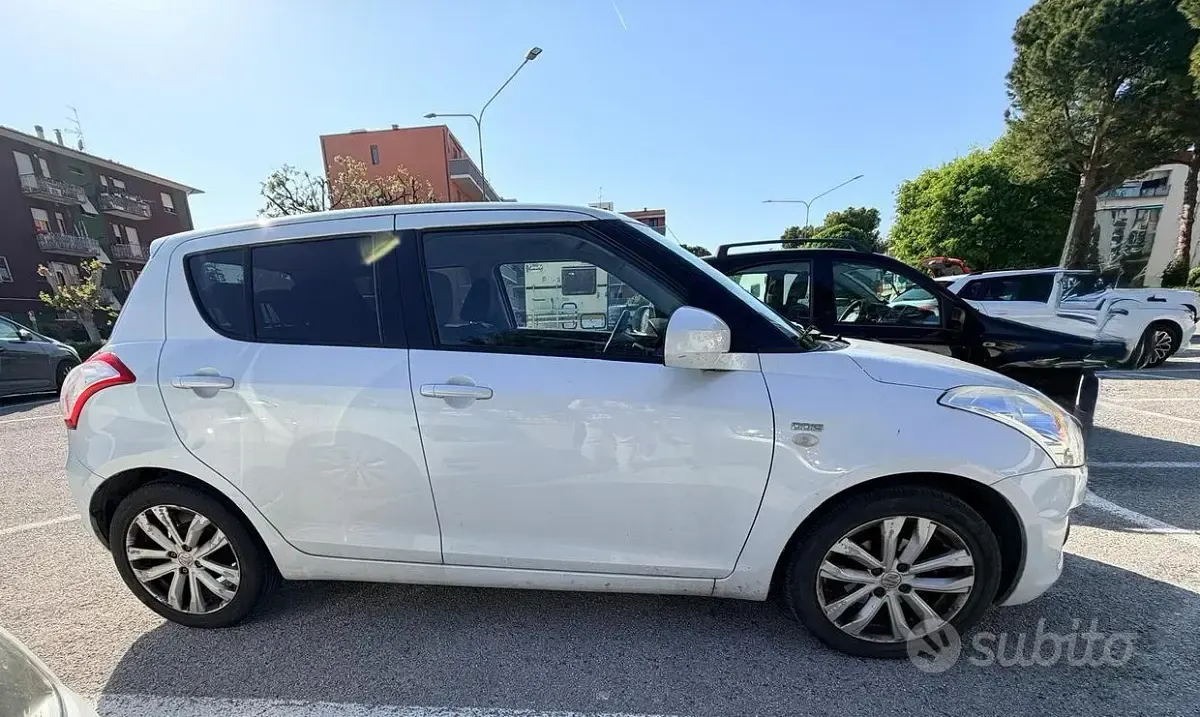 Usata Suzuki Swift Cool 75 CV (55 kW) 2014 Bianco Utilitaria
