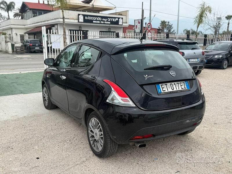 Usata Lancia Ypsilon 69 CV (50 kW) 2013 Nero Utilitaria