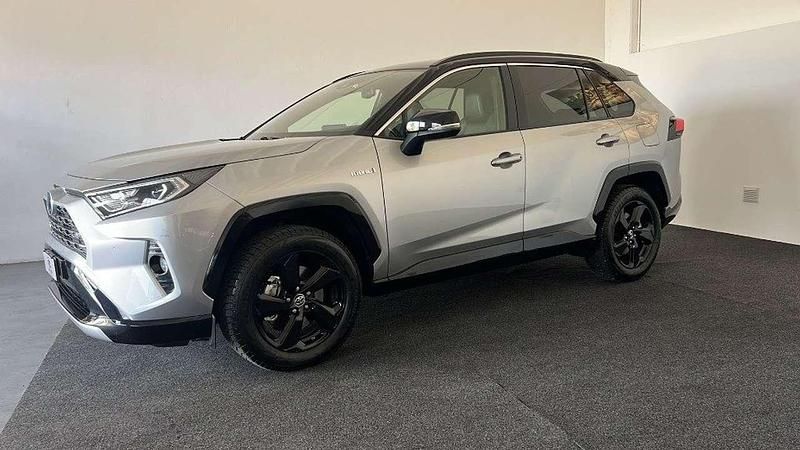 Usata Toyota RAV4 Hybrid Style 178 CV (130 kW) 2019 Argento SUV