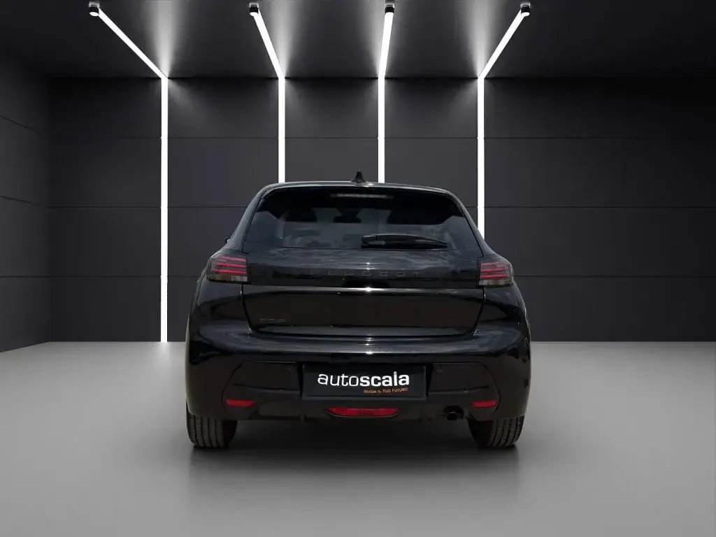 Usata Peugeot 208 Allure 101 CV (74 kW) 2025 Nero Utilitaria