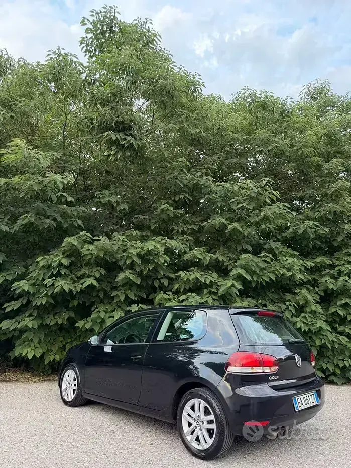 Usata VW Golf VI Comfortline 122 CV (89 kW) 2010 Nero Utilitaria