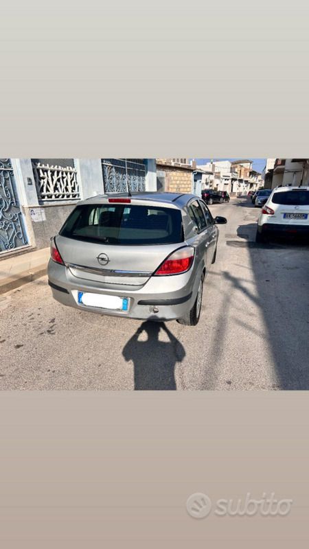 Usata Opel Astra 90 CV (66 kW) 2006 Grigio Berlina