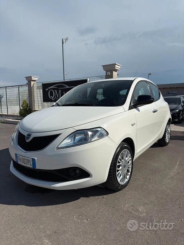 Usata Lancia Ypsilon Gold 95 CV (69 kW) 2017 Bianco Utilitaria
