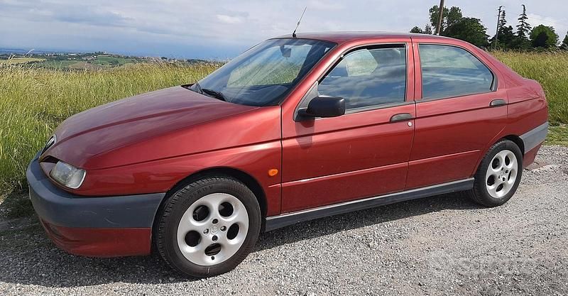 Usata Alfa Romeo 146 120 CV (88 kW) 1997 Rosso Utilitaria