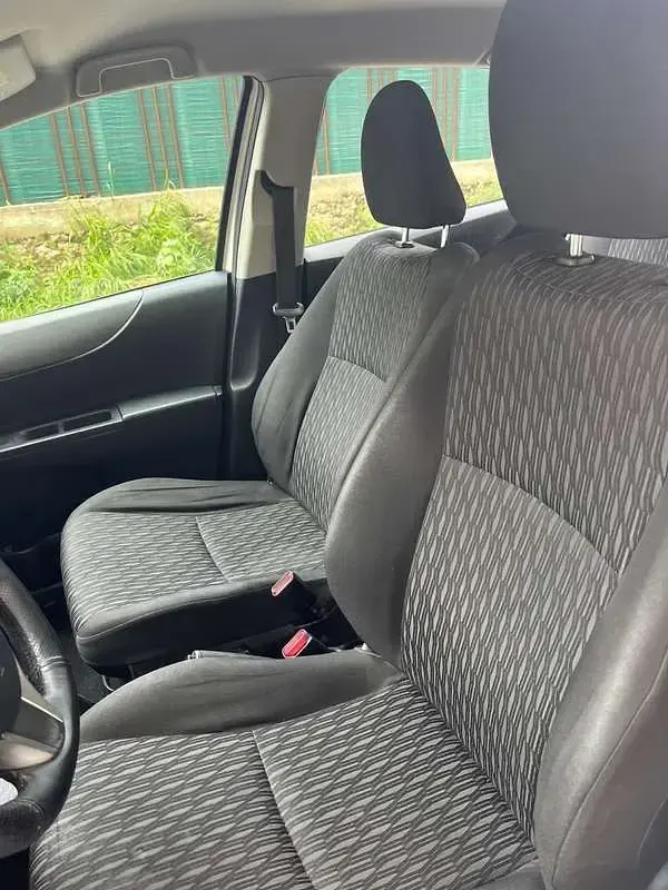 Usata Toyota Yaris Lounge 90 CV (66 kW) 2012 Bianco Utilitaria