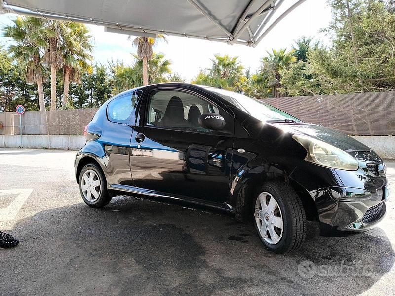 Usata Toyota Aygo 68 CV (50 kW) 2009 Nero Utilitaria