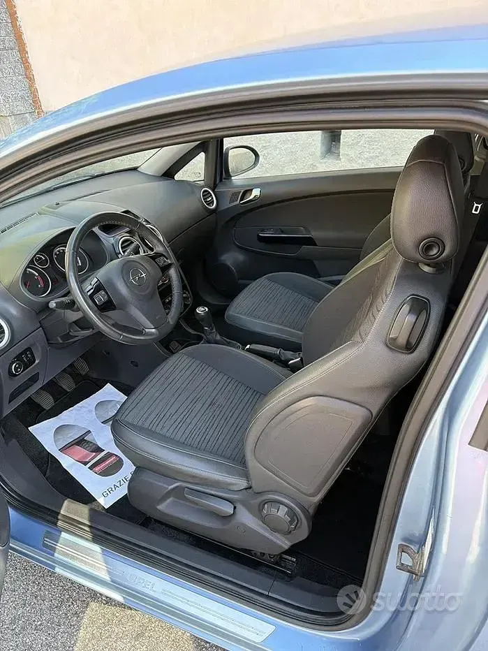 Usata Opel Corsa 75 CV (55 kW) 2015 Bluazzurro Utilitaria