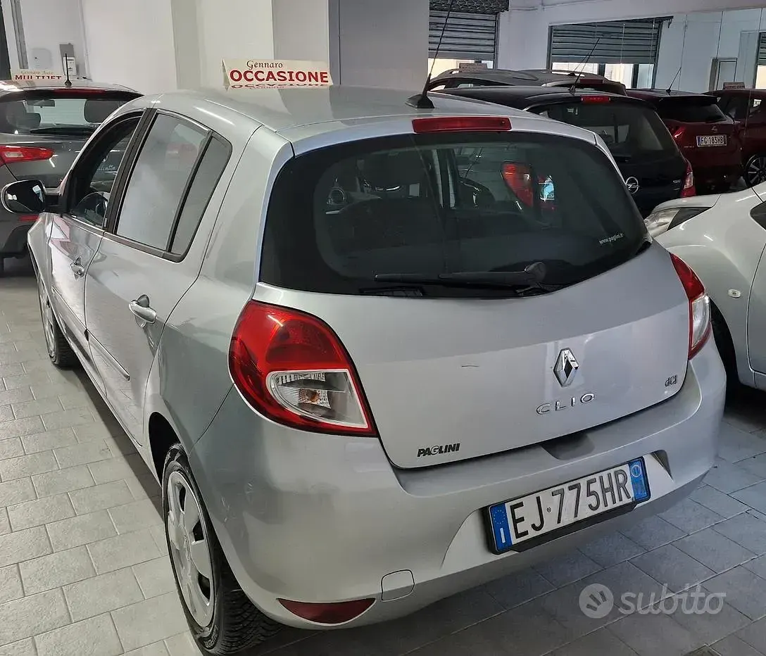 Usata Renault Clio II Dynamique 75 CV (55 kW) 2011 Grigio Berlina