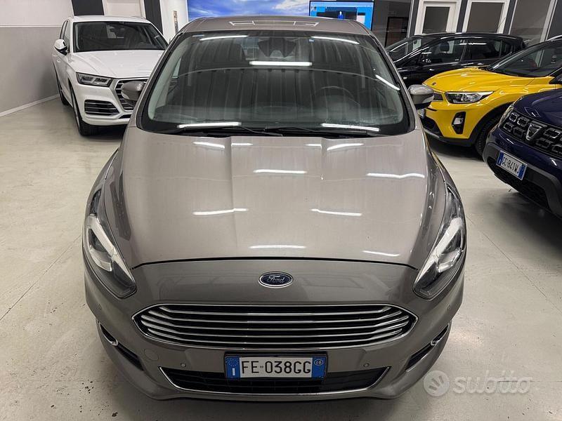 Usata Ford S-MAX Titanium 149 CV (109 kW) 2016 Grigio Monovolume