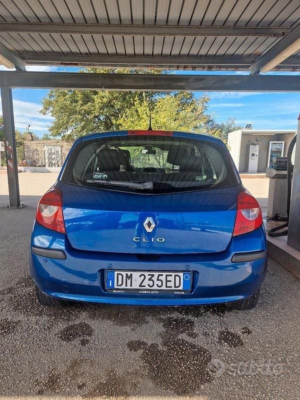 Usata Renault Clio III 105 CV (77 kW) 2008 Blu Berlina