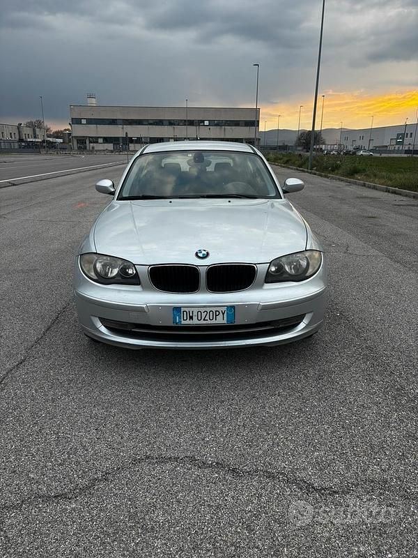 Usata BMW 118 143 CV (105 kW) 2008 Grigio Utilitaria