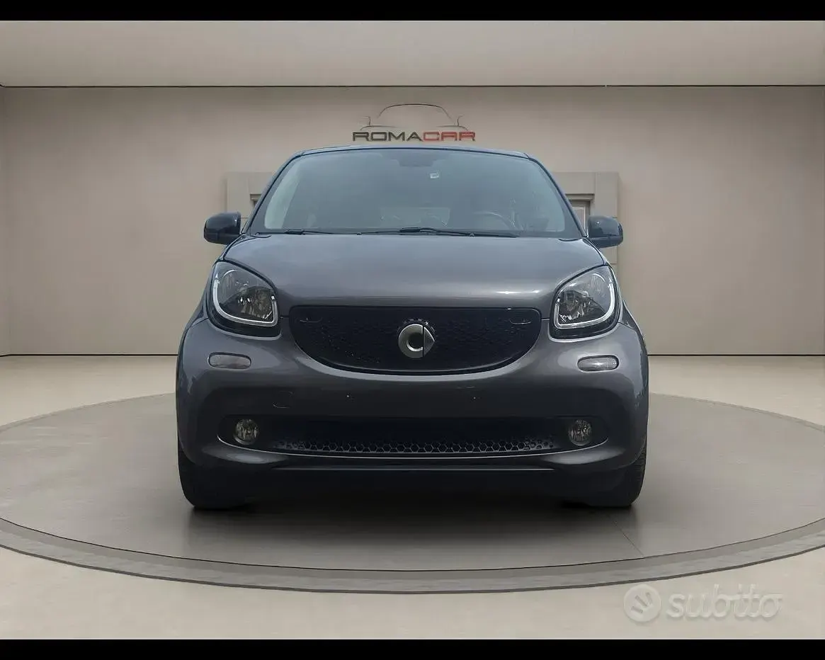 Usado Smart ForFour Prime 90 CV (66 kW) 2018 Gris Utilitario