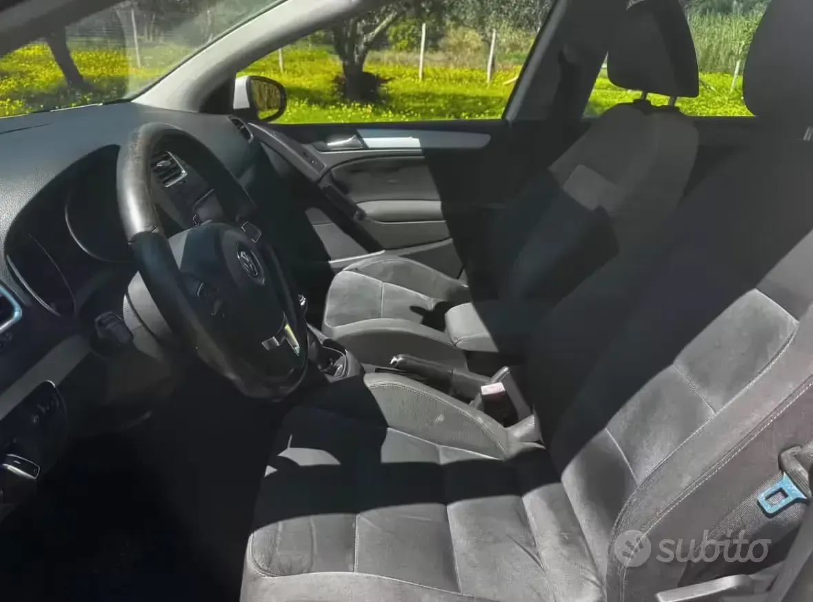 Usata VW Golf VI 105 CV (77 kW) 2011 Bianco Utilitaria