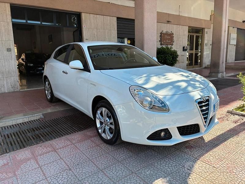 Usata Alfa Romeo Giulietta 105 CV (77 kW) 2011 Bianco Utilitaria