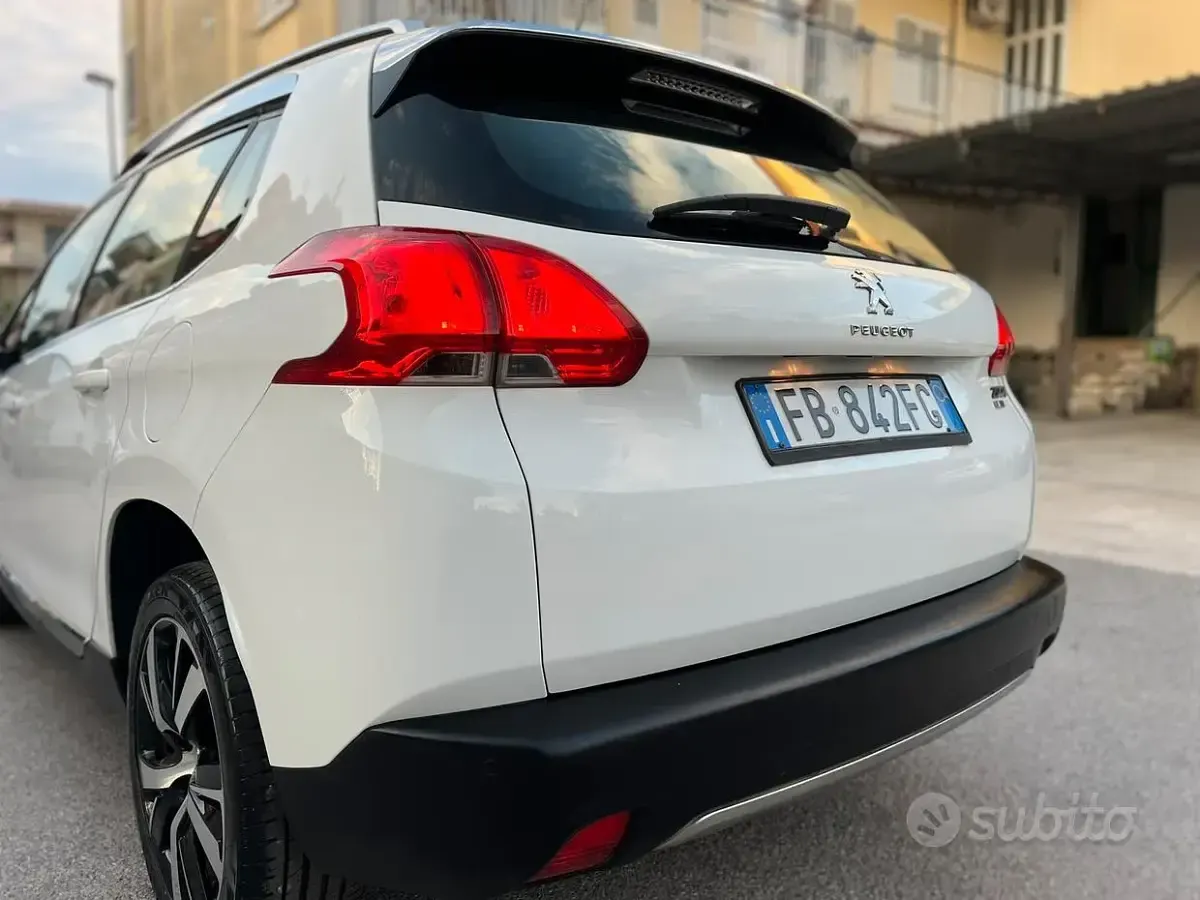 Usata Peugeot 2008 Allure 110 CV (80 kW) 2015 Bianco SUV