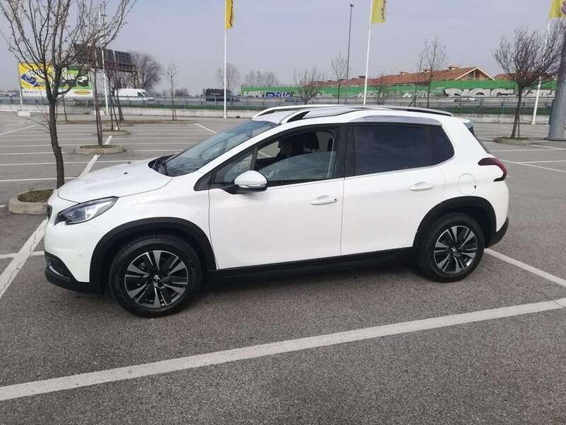 Usato 2018 Peugeot 2008 1.2 Benzin 82 CV (13.500 €)