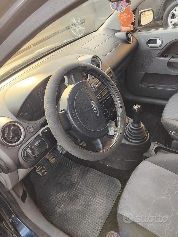 Usata Ford Fiesta 68 CV (50 kW) 2003 Utilitaria