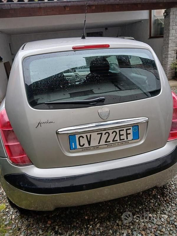 Usata Lancia Ypsilon 80 CV (58 kW) 2005 Grigio Utilitaria