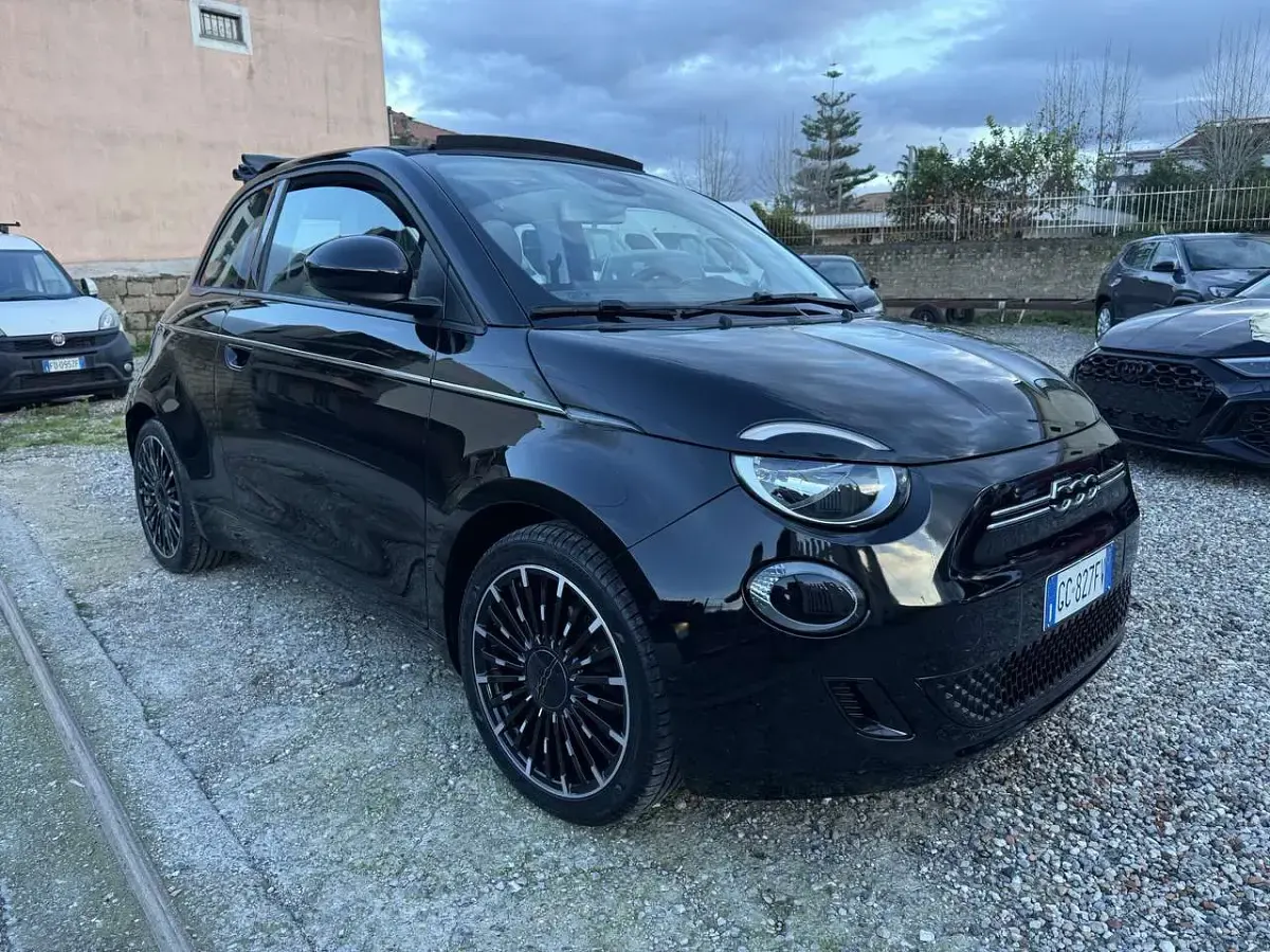 Usata Fiat 500e La Prima 42 kW (58 CV) 2021 Nero Cabrio