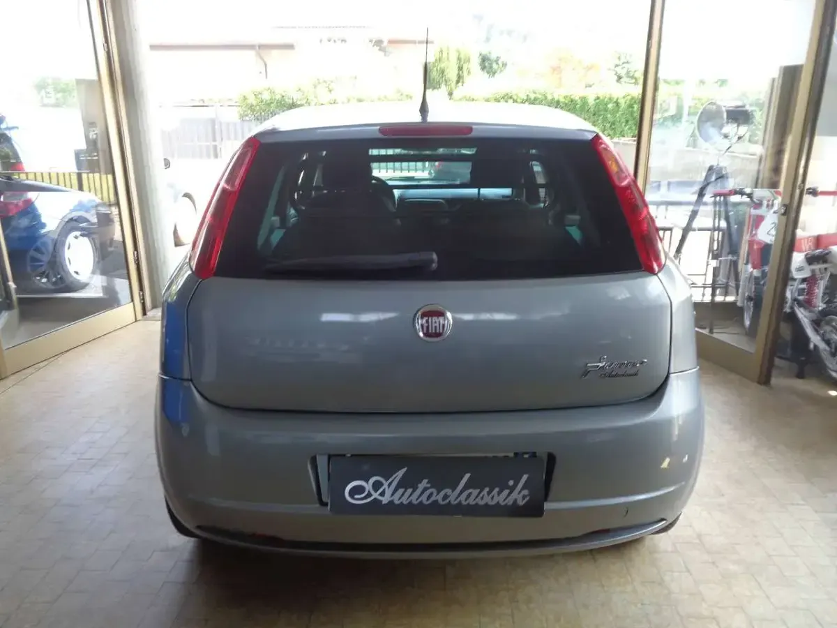 Usata Fiat Grande Punto Dynamic 90 CV (66 kW) 2008 Grigio Utilitaria