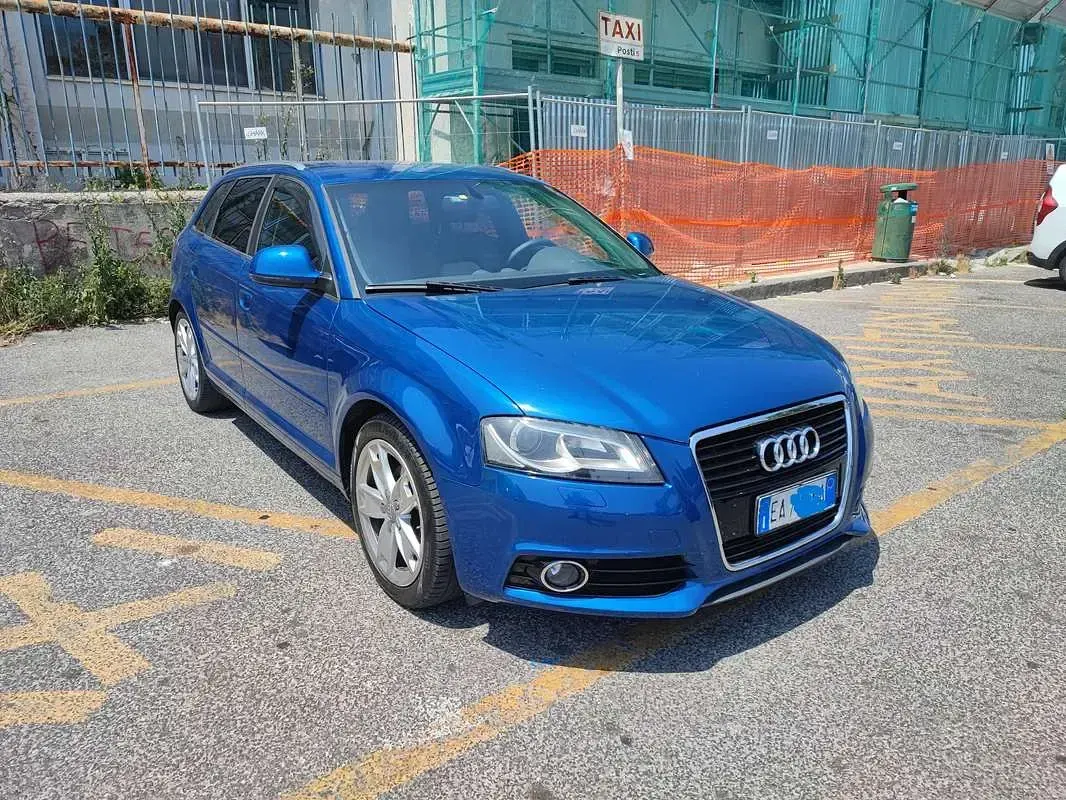 Usata Audi A3 Attraction 105 CV (77 kW) 2009 Blu/azzurro Utilitaria