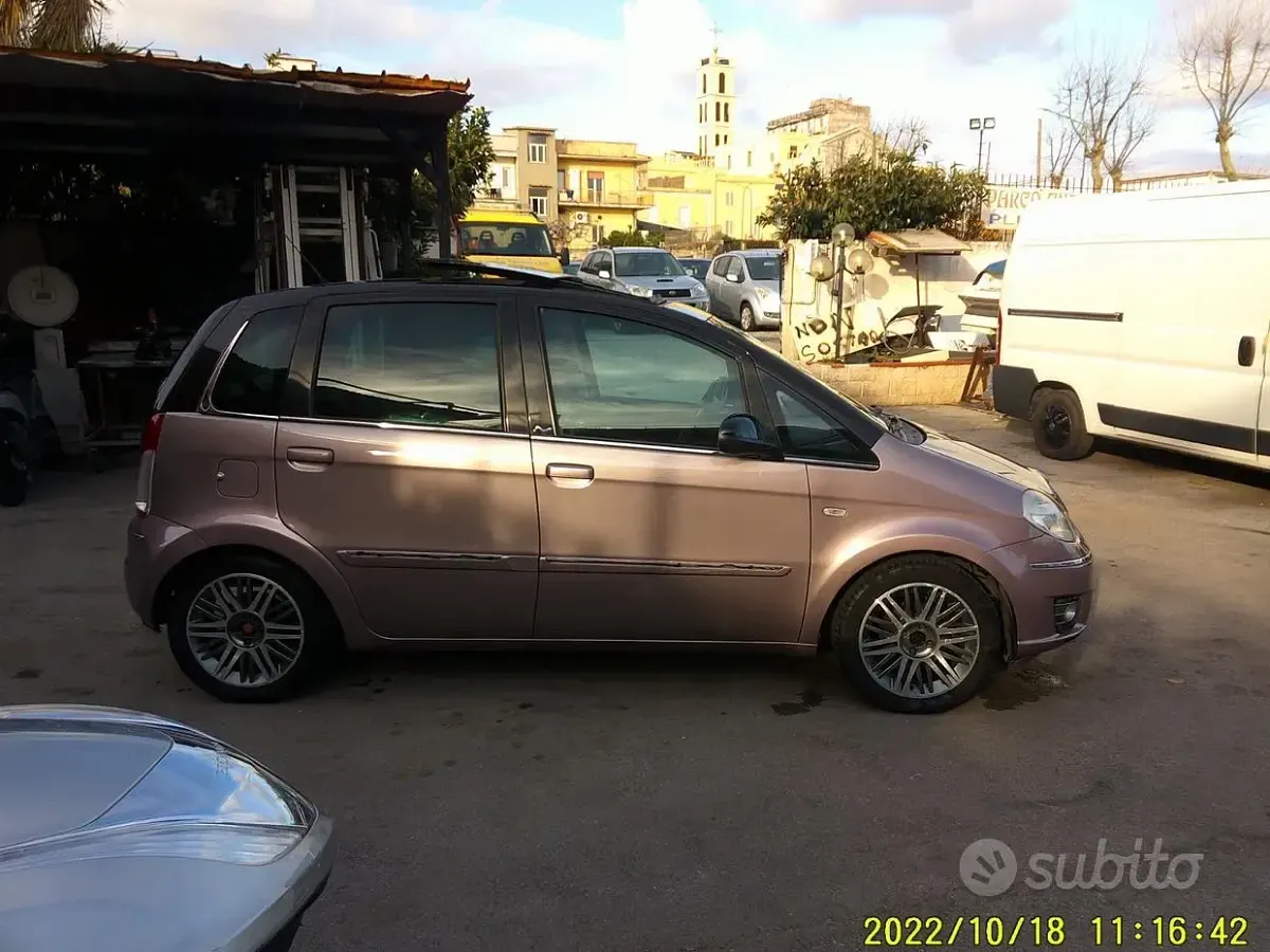 Usata Lancia Musa 95 CV (69 kW) 2008 Grigio Monovolume