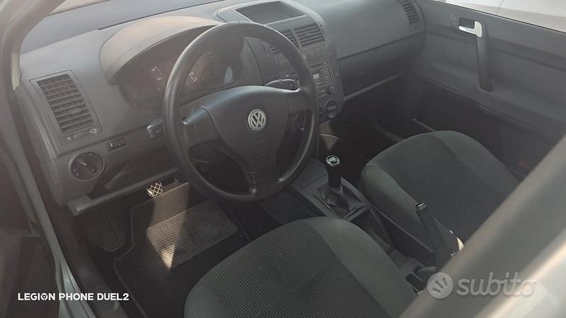 Usado VW Polo 64 CV (47 kW) 2009 Gris Utilitario
