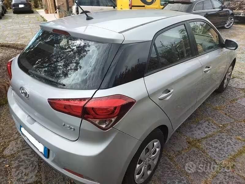 Usata Hyundai i20 Comfort 84 CV (61 kW) 2015 Grigio Berlina