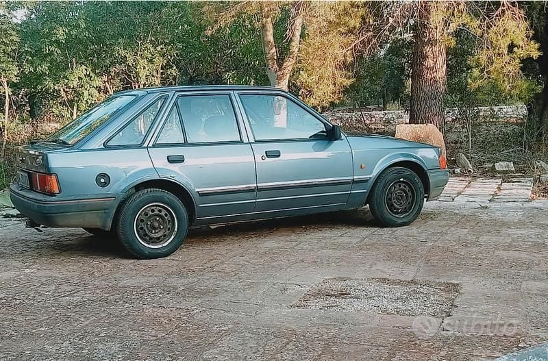 Usata Ford Escort 1987 Blu Berlina